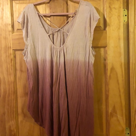 Blush to burgundy ombré tee - Picture 2 of 3